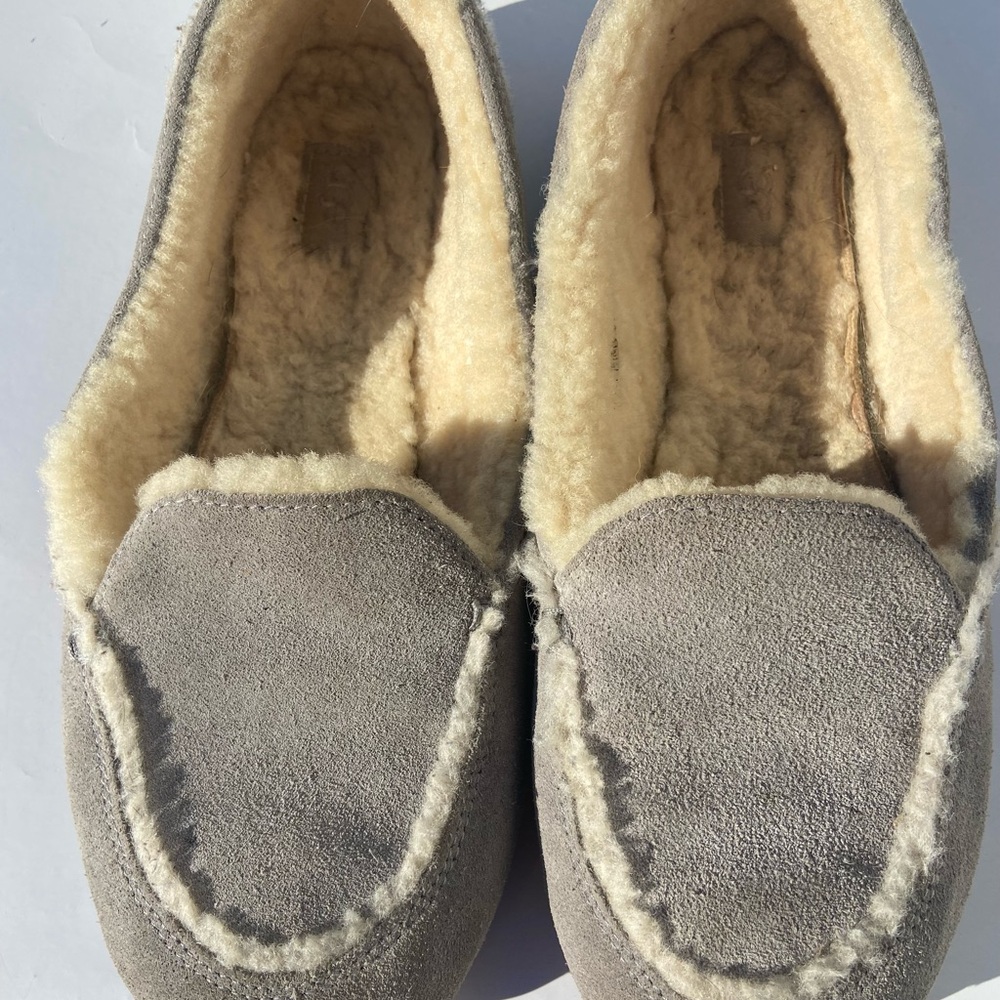 Ugg Suede Slippers/ house shoes size 6